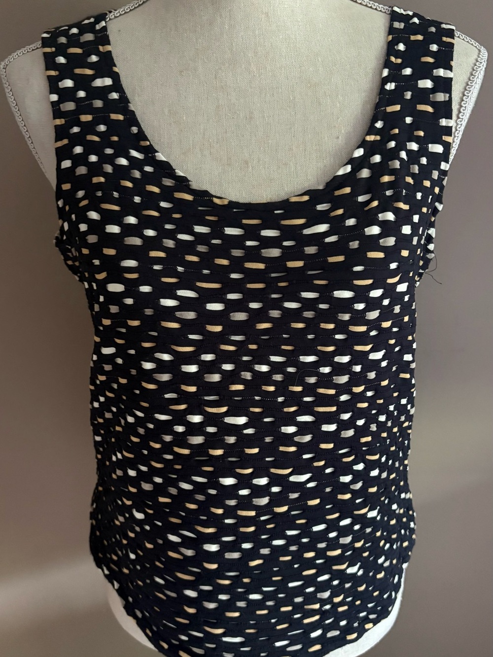 Andria Lieu Collection Textured Knit Abstract  Dash Sleeveless Scoop Neck Tank